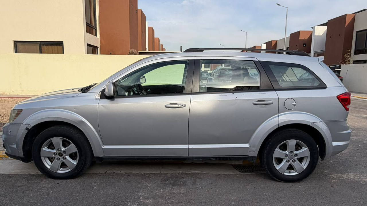 دوج جورني 
2011 
ماشية 114الف رقم بغداد الماني 
عارضها 83وبيه مجال 
للشراي 
عنواني المنصور 
***********
لتراسلني خابرني 
مرواس ما اراوس
