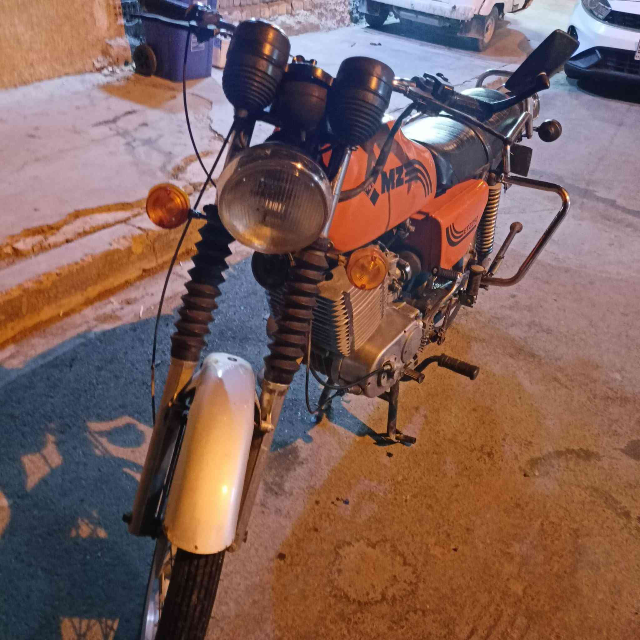 السلام عليكم دراجه MZ للبيع موديل 84 سنويه ورقم بغداد الدراجه شغاله كهربائيات كامله للاستفسار *********** مكان بغداد
