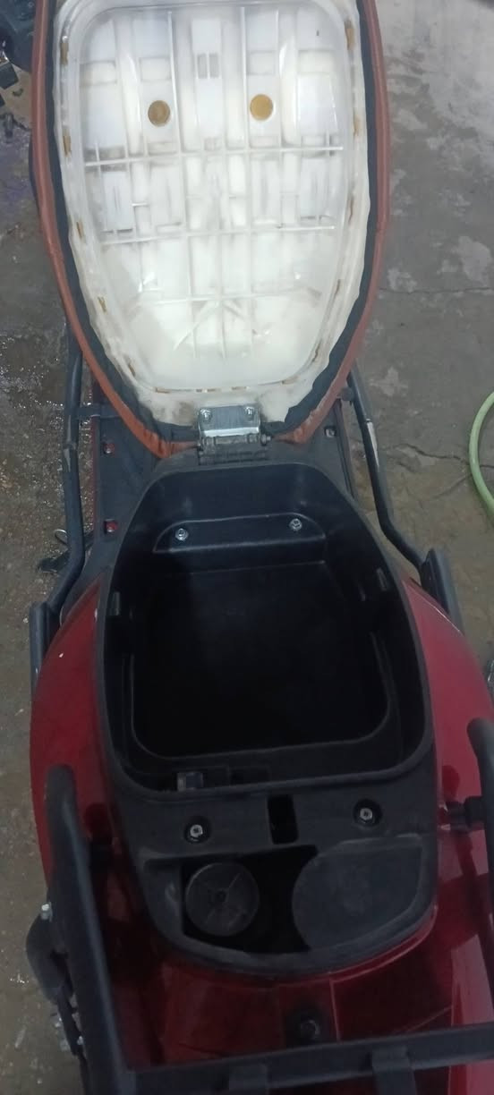 يا الله 
اسلام عليكم 
دراجه سكنس لد شحن (للبيع)
المواصفات:
تحتوي على ٦ بطاريات جدد مشدودات
دبل اشاره ،وبيها سبيكر للصوت، ولايت عالي ناصي وسكن، وأيضاً على جنطه ،تحتوي على درع داير ما داير الدراجه ، وتحتوي على منفذ للشحن ومنفذ للرام. وحجم الملف(1500واط)
سرعه الدراجه ٧٠ حقيقي ،تحتوي على زرR, وثلاث نمر للسرعه
اكو ملاحضات بل درع يعني بي شويه خدوش

مكاني شارع فلسطين مقابيل عماره اريدو
للتواصل على الواتساب برقم ***********
السعر مليون وميه وبيها مجال
