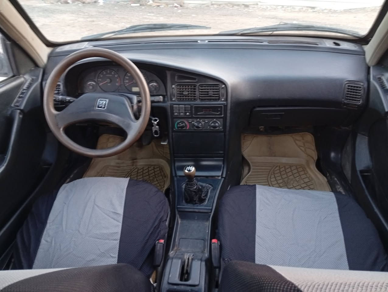 بيجو جي ال اكس 2012 
بأسمي سنوية ل27
كير محرك تمام 
تبريد وگف العام
بنيد جاملغ ايمن تبديل
سعر 27 مكاني الدورة
***********
