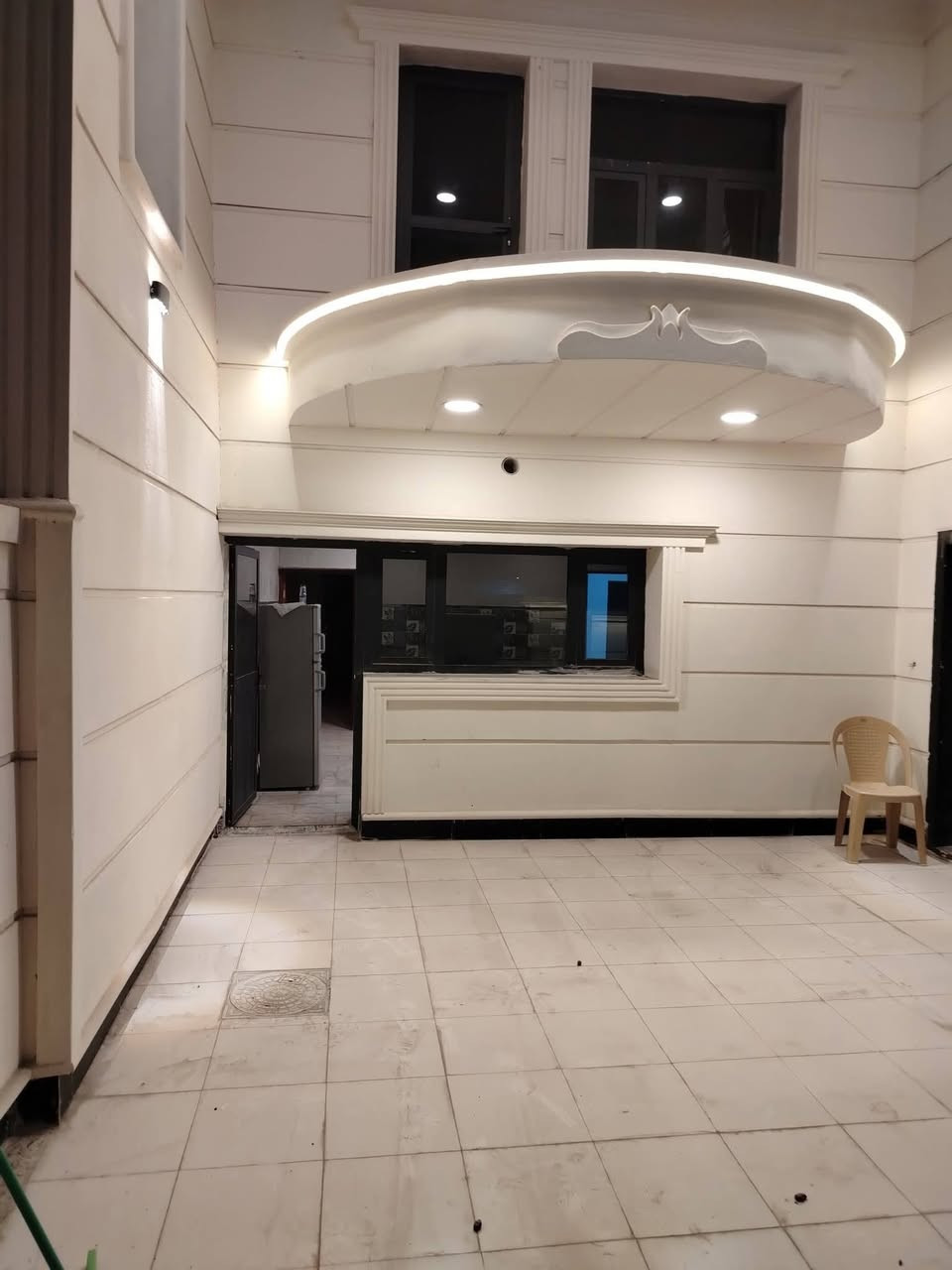 السلام عليكم يوجد لدينا دار للبيع مساحه 200 متر واجهه 10 ونزال 20يحتوي  على 4غرف نوم +ستقبال +مطبخ +حمامات عدد 2 ألبيت بناء طابوق عرض الشارع 15متر خدمات ماء مجاري وكهرباء نوع الملك طابو صرف فتح بيان ابسم المشتري  ابطابو الدوره   العنوان بغداد الدوره حي كرارة ابنزلت الجسر قرب السريع الجديد  من جهة. حي دجله الاستفسار اتصل على هاتف *********** /***********
