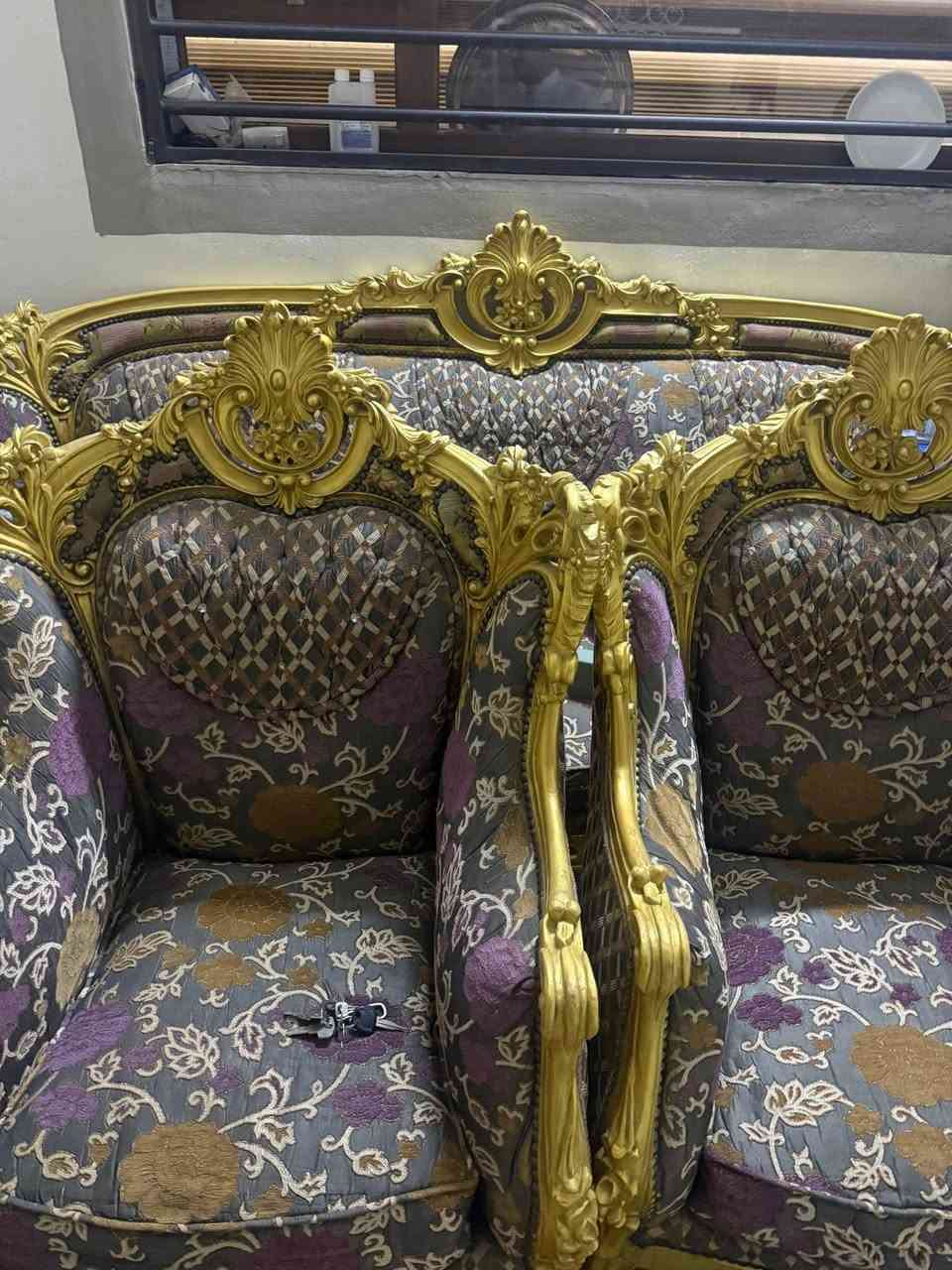 سلام عليكم ورحمه الله وبركاته عندي هذا تخم دمياطي مصري خشب زان اريد دوشمجي وصباغ درجه اولى يشتغله 
الرقم: ***********
