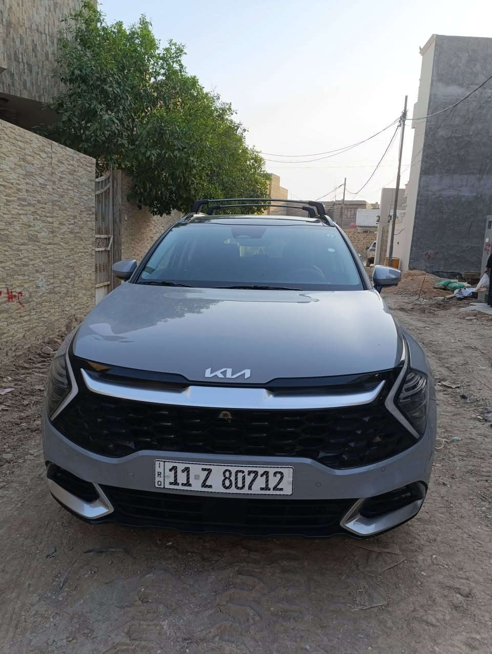 السلام عليكم و رحمة الله 
سبورتج برستيج فول مواصفات 2024 رقم بغداد ماشية 10الاف (كم) بدون إرباك بدون تبديل فقط صبغ بالصندوق صور الحادث و قم الشاصي ضمن الصور مكان السيارة بابل / ***********
السعر 248
