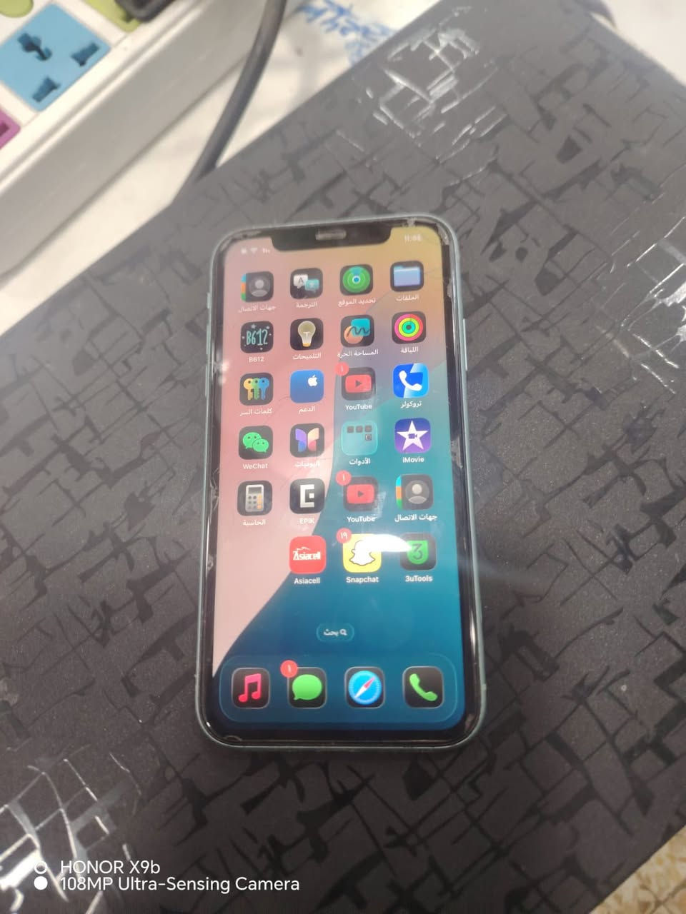 السلام عليكم أيفون ١١عادي جهاز نضيف ما بدل بي اي قطعه وما مفتوح بطاريه ٧٢ذاكره ١٢٨ المكان بغداد للا استفسار رقم الهاتف ***********
