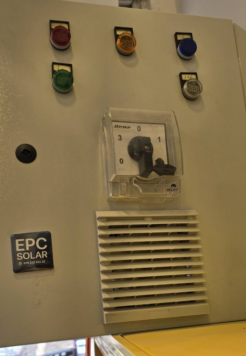 تجهيز وتصميم بوردات السيطرة الكهربائية للمنازل والمزارع والمشاريع،
وفق تنظيم هندسي يضمن توزيع الأحمال بصورة صحيحة وسهولة التشغيل والمتابعة.
يتم التنفيذ حسب متطلبات الموقع وطبيعة الحمل،
مع اعتماد مكونات مناسبة للاستخدام المستمر.
EPC Solar
لحلول الطاقة الشمسية والأنظمة الكهربائية
📞 *********** 
شارع الجامعة _ مقابل جامع الحسنين
