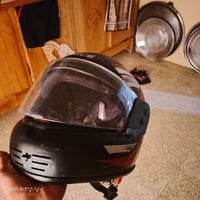 خوذه للبيع مستعمله سبوع السعر 10 //07828667130🫡