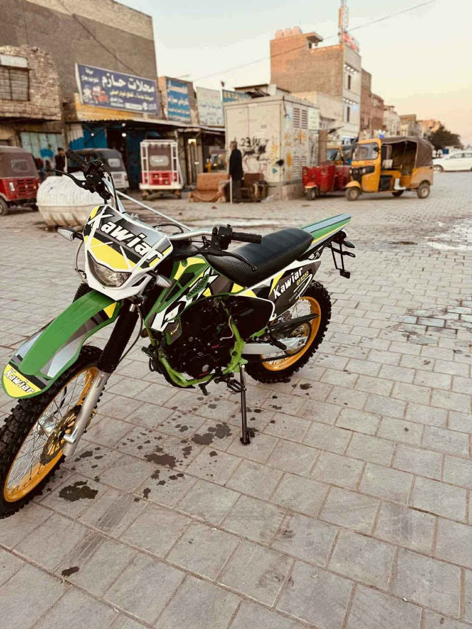 سلام عليكم دراجه قفاز كاويار للبيع موديل ٢٥ دراجه برغي ما ناقصها دراجه مكفولهمن كلشي سعر مليون ٣٠٠ مكينه ربع العنوان بغداد الكماليه رقم***********
