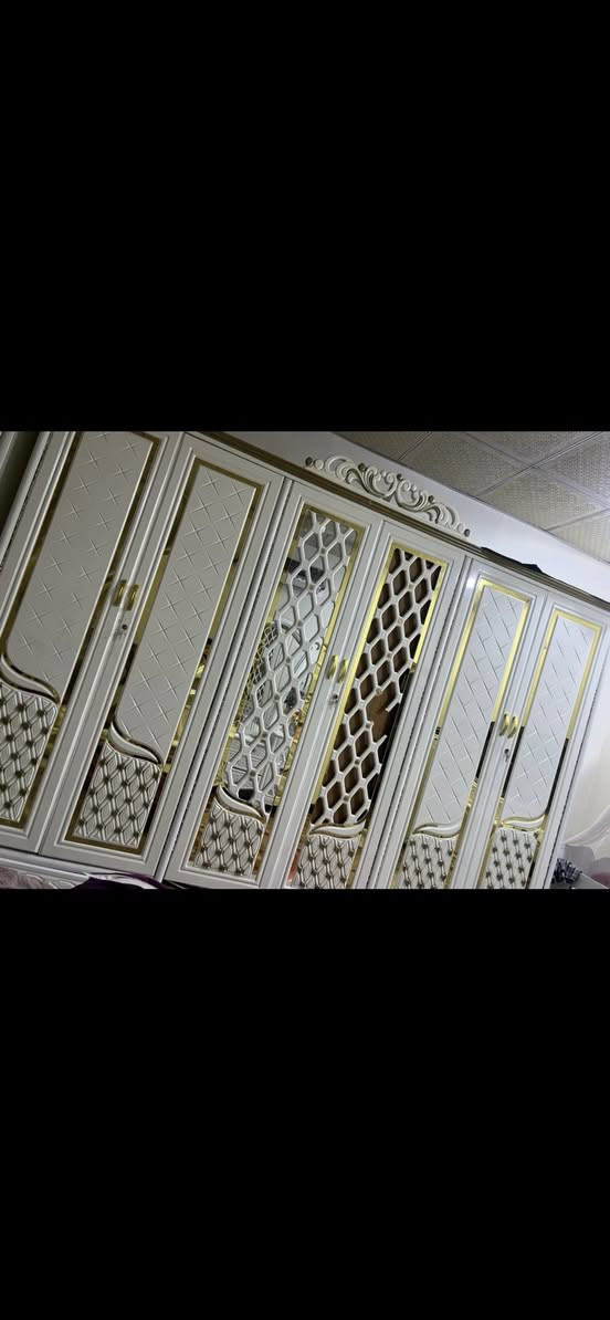 غرفة نوم صاج عراقي تصميم تركي اخذتها ب 3 ملايين واريدها مليون 600
تواصل ***********
