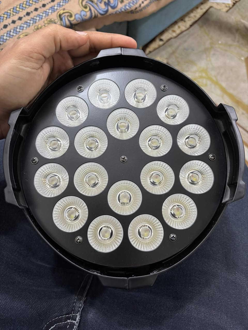 إضاءة المسرح بجودة عالية LED
الطراز: يماثل الطراز 18x15W RGBW+UV Slim.
الإضاءة: يحتوي على 18 وحدة LED عالية القدرة بخلط ألوان RGBW.
الميزات: مزود بميزات مختلفة مثل ضبط السرعة، وتأثير الوميض (Strobe)، والتحكم في الخفوت (Dimming) من 0-100%.
السعر قيم واخذ


**إذا كنت صاحب هذا الإعلان وتريد حذفه لأي سبب، رجاءا أرسل رسالة إلى الدعم الفني**