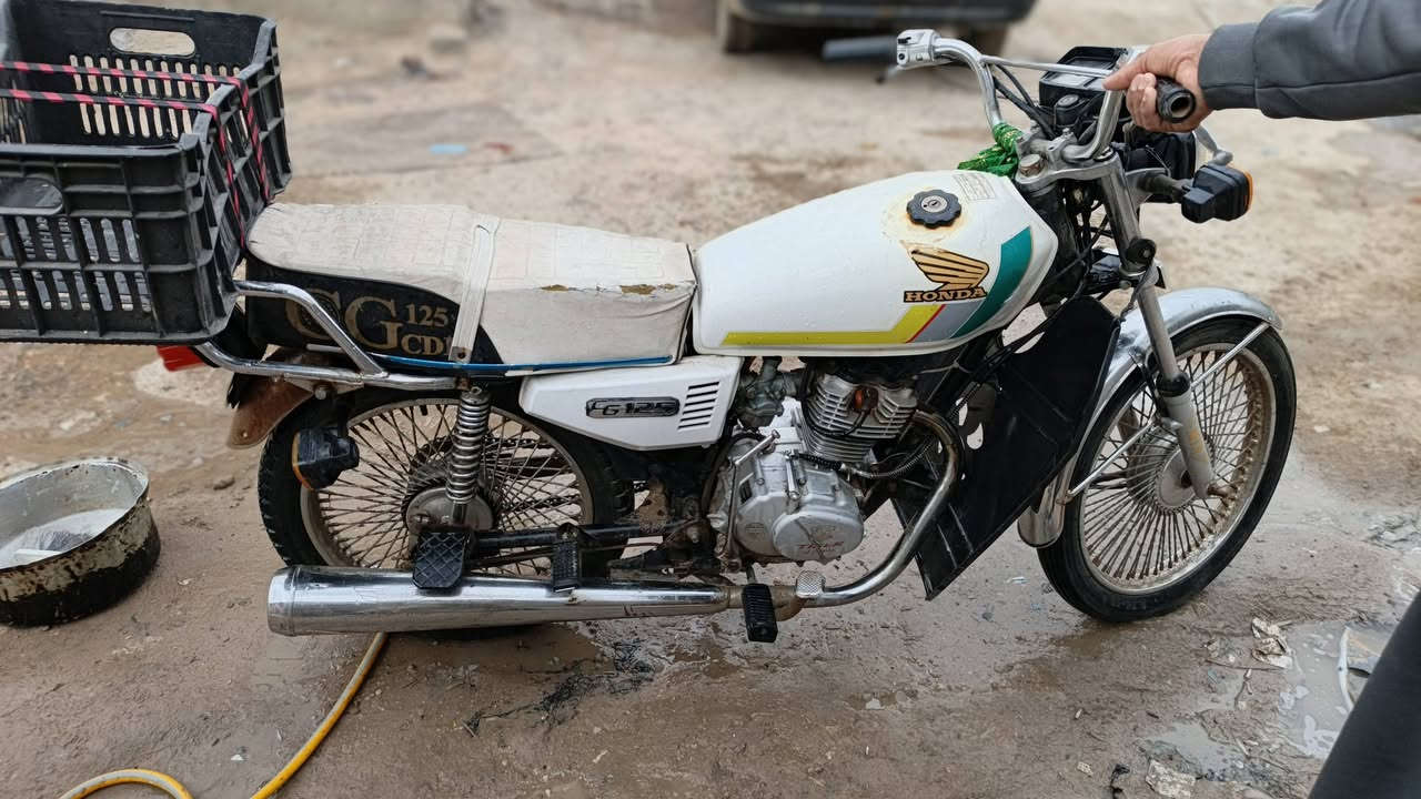 سلام عليكم دراجه للبيع موديل 21 مكينه ابلديه كهربايات كله شغاله اوراق اصوليه مكاني حله الشراي يتصل ***********/0775689888
