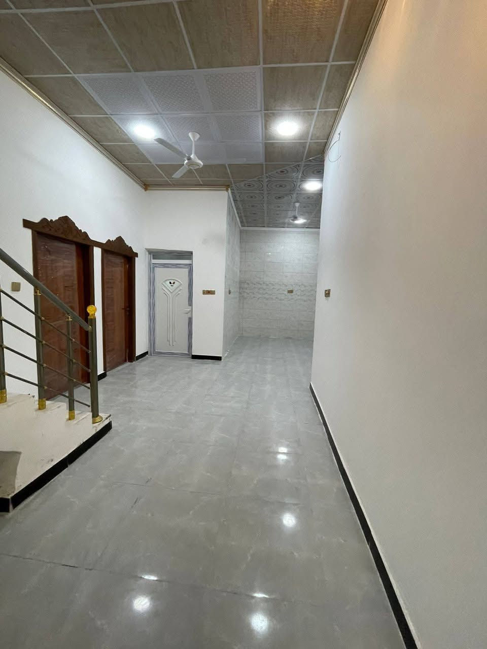 سلام عليكم بيت لبيع ابو خصيب كوت ثويني قرب ساحه طلبه بناء 2026 مساحه 100متر جديد طابو زراعي عراقي وكاله ونسخه من طابو سعر 63 وبي مجال ***********
