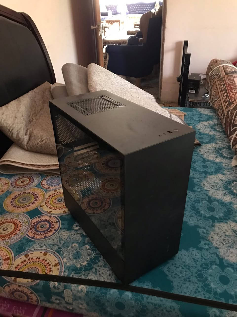 كيس NZXT لون اسود طافي
الكيس نضافته جدا عاليه 
استخدام مده قليله و تخزن 
لون اسود طافي و ما عليه اي ضرر 
ملحقاته عدد ٢ فانات مالوكاله 
و يجيك ويه الكيس بكج فانات U2K باللون الاسود الطافي 
سعر ٥٠ الف (ما تلكه هيج كيس و وياه فانات بهذا سعر)
سبب البيع قطعه زايده ما محتاجها 
للاستفسار: ***********
