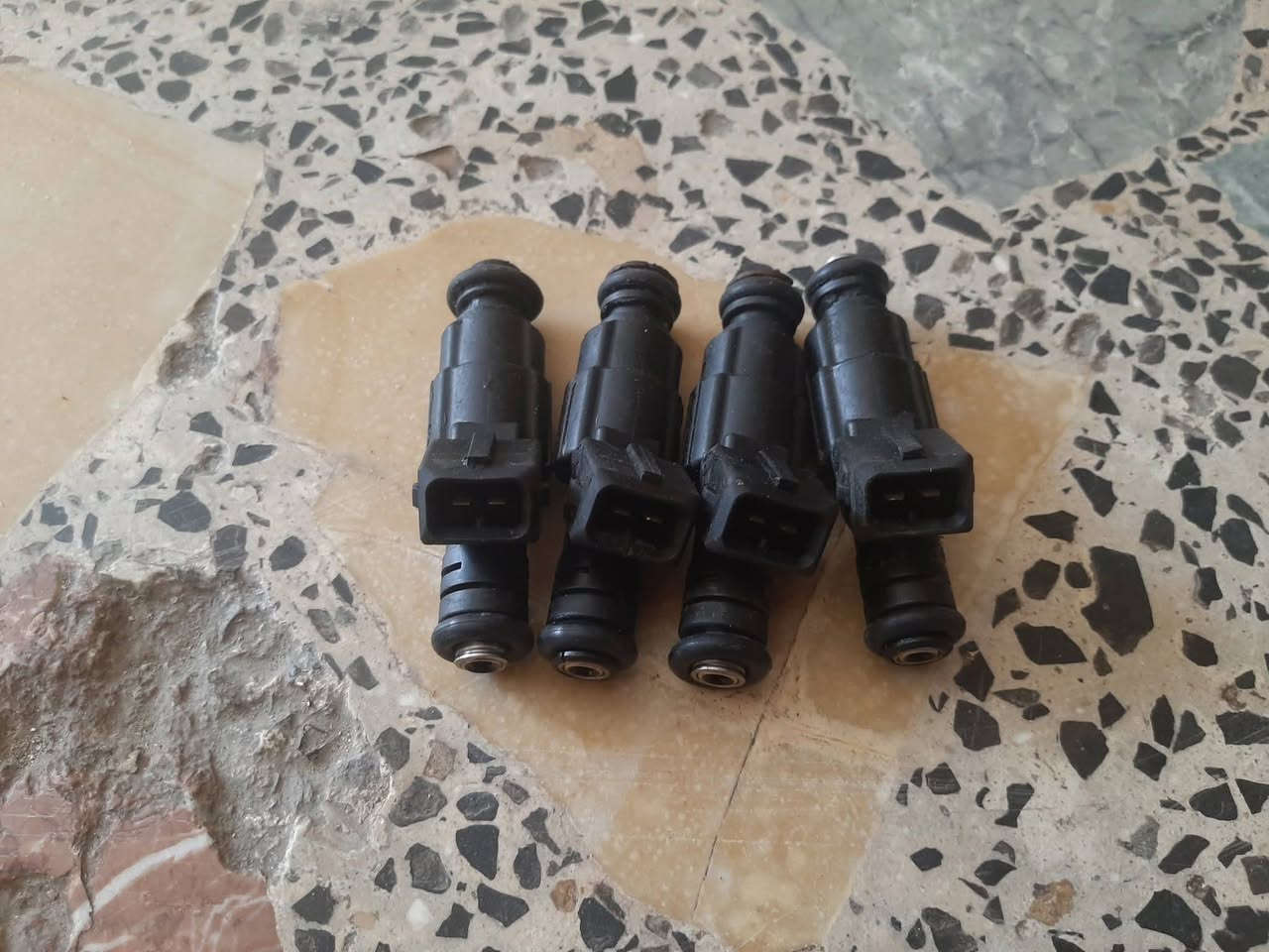 اسلام عليكم عندي جويتر مال مكينه جمره وتخم نوزلات احمر واسود وعنبار الفوك وعبوه وتجوات  ***********
