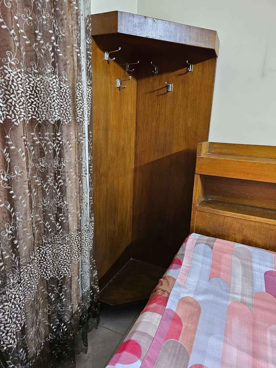 السلام عليكم ورحمة الله من رخصة الادمن
سرير نفرين صاج للبيع مع تعلاگة ملابس صاج كذلك وكما موضحة بالصور السعر ١٥٠ الف وبيها مجال للتواصل على الرقم ***********
