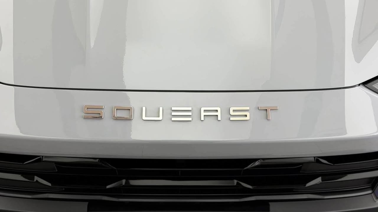 ب 25,700,000 مليون دينار عراقي 
مع للوحات المرورية 💥
SOUEAST S06 COMFORT 2026 
العداد: صفر كيلو متر
المحرك: 4 أسطوانات 1.5L تيربو 156 حصان
العزم (نيوتن-م.): 230
ناقل الحركة: اوتوماتيكي دبل كلاتش من 6 سرعات
استهلاك الوقود: 7.8 لتر لكل 100 كم
الضمان الأساسي: 6 سنوات أو 200,000 كم (أيهما أولا)
ضمان المحرك: 10 سنوات أو 1،000،000 كم (أيهما أولا / للمالك الأول)
المواصفات:💯
﻿إطارات قياس 18 إنج
﻿شاشة عرض ترفيهية قياس 12.85 إنج
﻿شاشة عدادات رقمية قياس 8 إنج
﻿مقصورة الركاب من الجلد الفاخر
﻿﻿مراية الوسطية مع خاصية التعتيمي (يدوي)
*كاميرا خلفية
*نظام الفرامل اليدوية الاوتوماتيكى Auto hold 
﻿نظام التحكم بنزول المنحدرات
﻿حساسات خلفية
﻿نظام التحذير من التصادم الخلفي
﻿نظام ابل كار بلاي واندرويد أوتو لاسلكي
﻿نظام صوتي متطور 4 سماعات
﻿بلوتوث / هاتف السيارة
﻿مصابيح أمامية أوتوماتيكية LED مع مصابيح نهارية LED
﻿فلتر تنقية الهواء (N95)
﻿دخول ذكي (بصمة)
﻿تشغيل عن بعد
﻿خاصية إغلاق الشبابيك عن بعد
﻿ماسحات الزجاج الامامي مع حساس للمطر
﻿مسند الذراع الوسطي مع ثلاجة
﻿وضعيات قيادة متعددة
﻿نظام مراقبة ضغط الإطارات
﻿وسائد هوائية امامية وجانبية عدد 2
السيارة تابعة لضمان الوكالة الرسمية
شركة آفاق الخليج للوكالات التجارية (احدى شركات مجموعة هارلم) 

للإستفسار : ***********☎️
