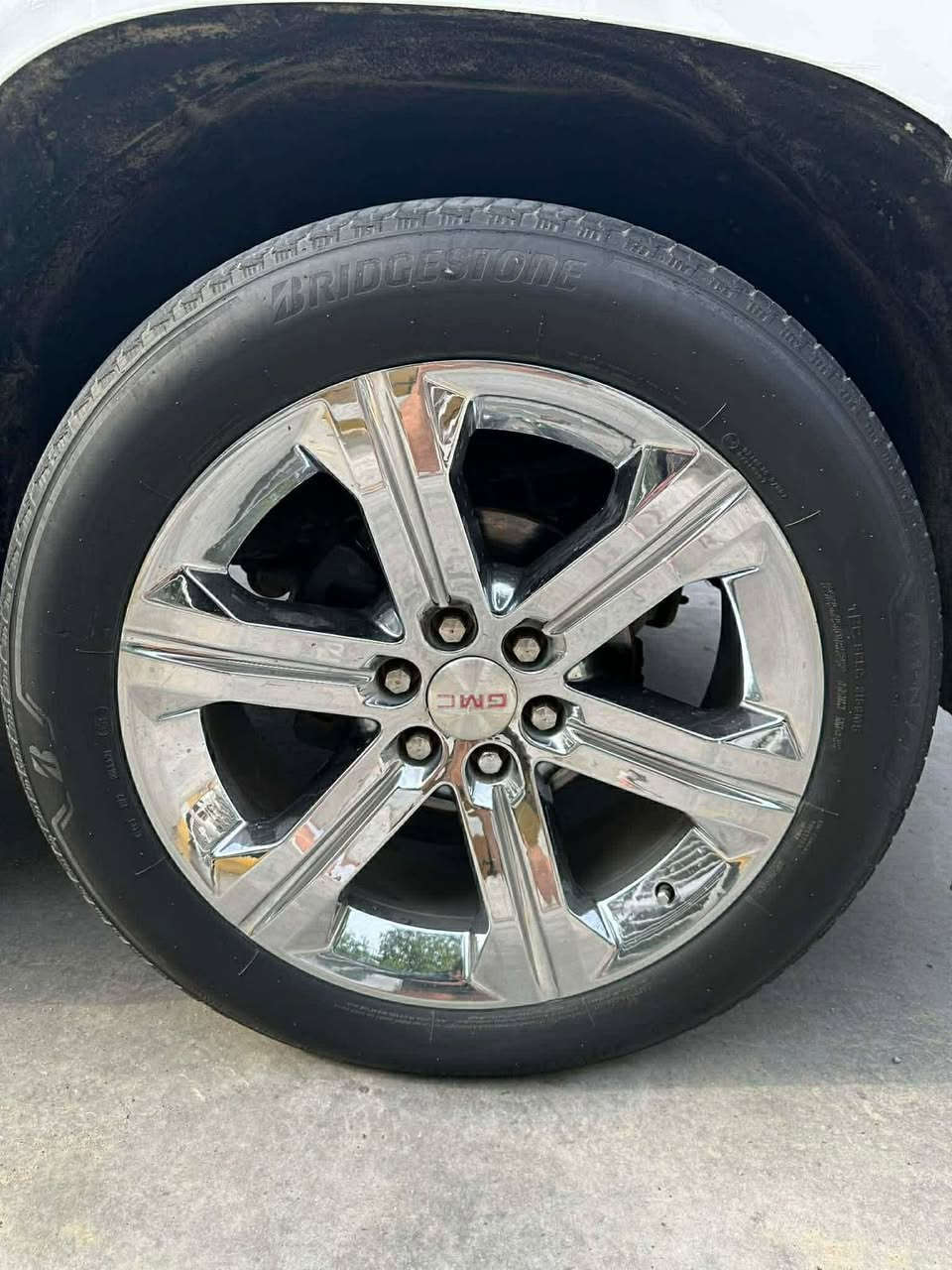 يوكن LT
موديل 2015
بيها قطعتين صبغ 
بدون ايربك جاملغ خالفي وجنطه 
السياره كلش حلوه 
موصفات معروفه ال LT
السعر 285 بغداد بسمي ثاني يوم تحويل 
*********** مكاني بغداد الشعب
