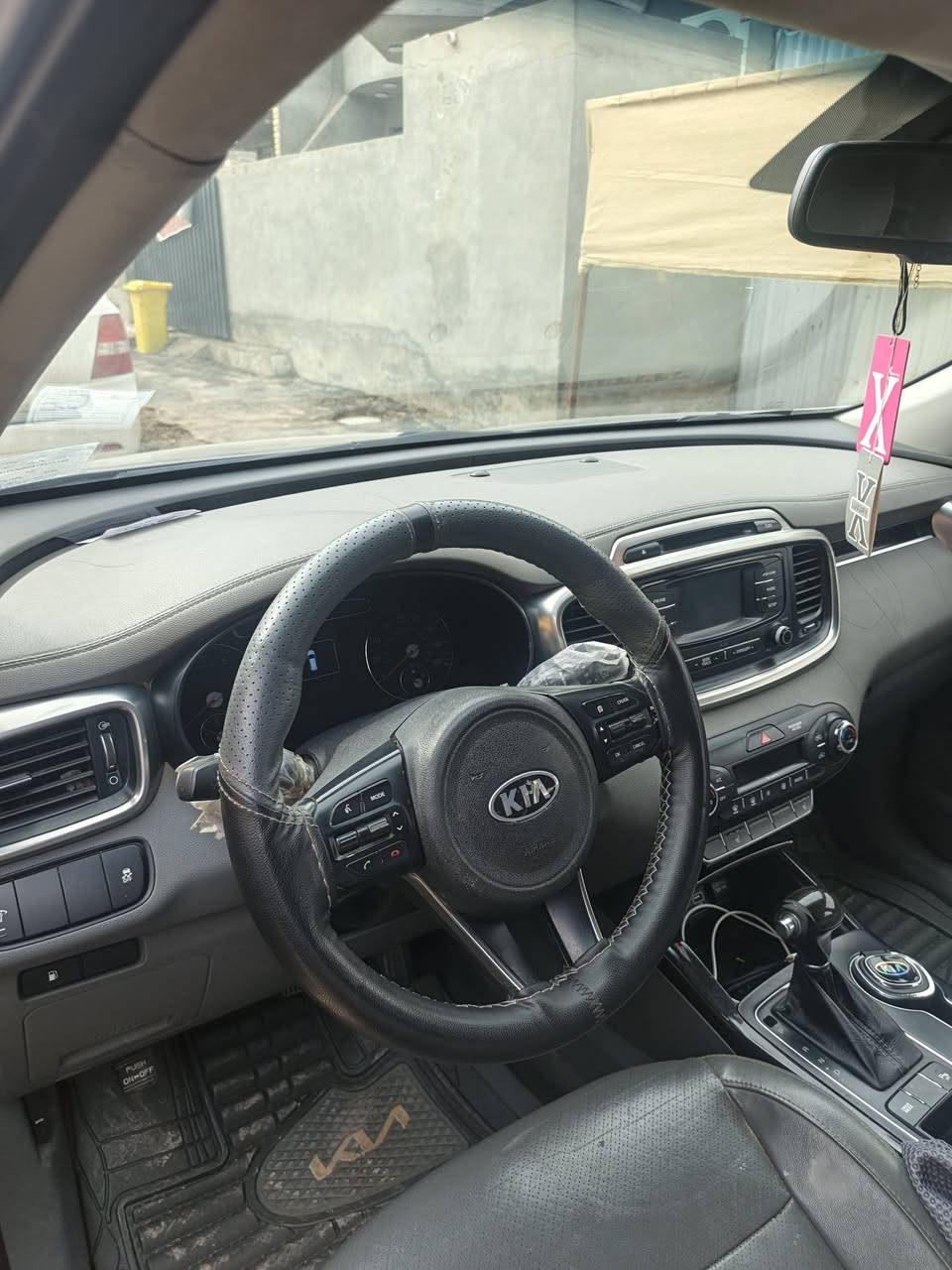 موديل 16  4 سلندر تيربو 5 راكب  بسمي رقم جديد بالمرور بعد حادث باب سائق والجاملغ بدون دواخل محرك  جديد حاويه . العنوان الكوت واسط السعر ١٥٠ بيه مجال. رقم ***********
