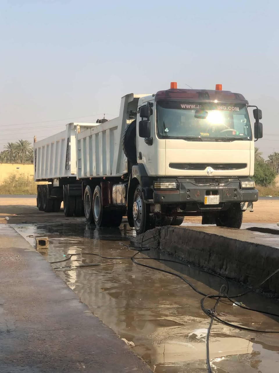 السلام عليكم للبيع سياره مكفوله من كل شي تخم تاير راس وعربانه مثبته مقطوره ٣لوحات رقم واسط بأسمي سياره فارغه ٢٦طن ذرعته ٤٦ للأستفسار ***********
