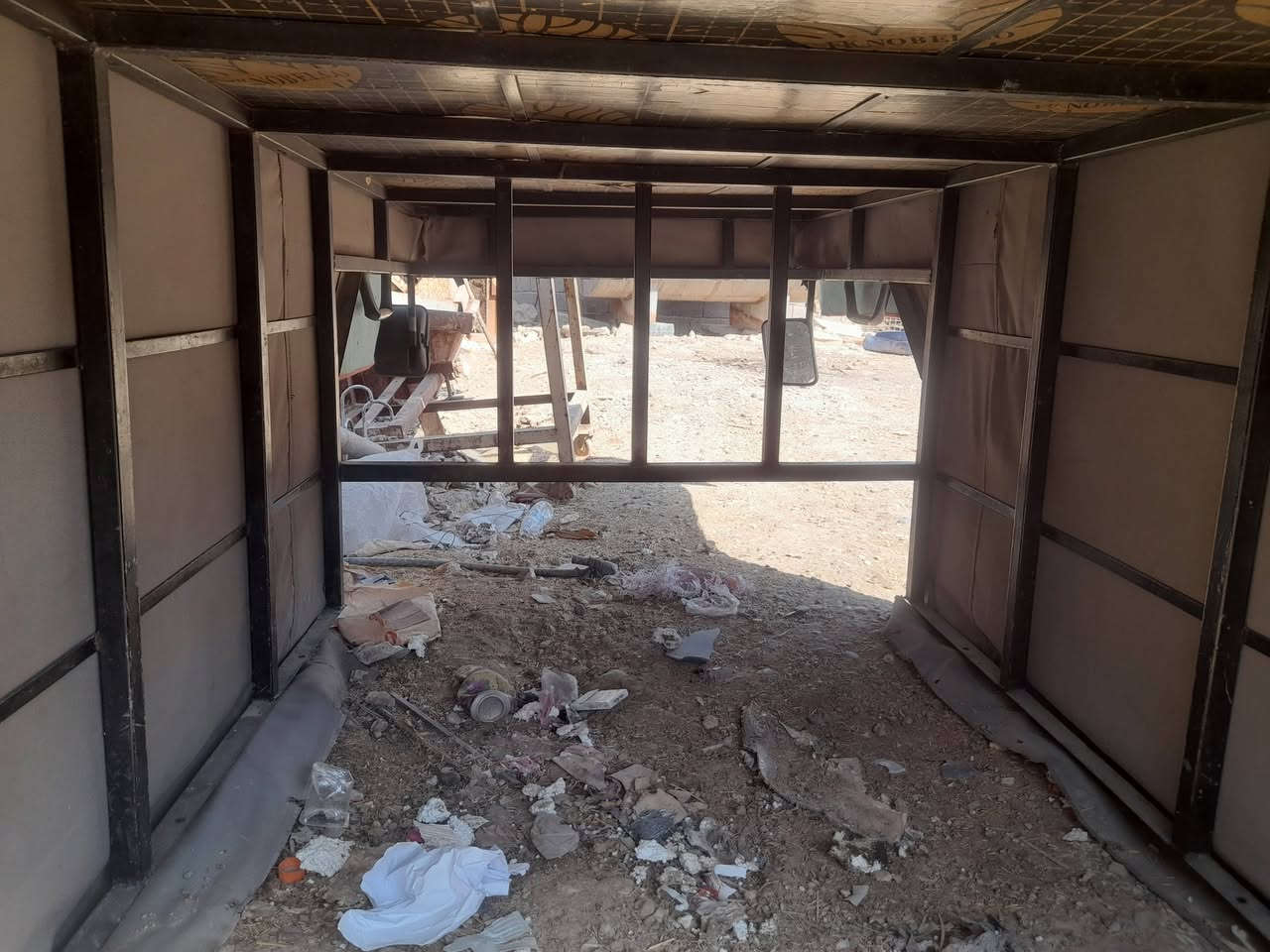 سلام عليكم محجر مال صقر نضيف خشبه ومرايات وجادر كبل شده ومساطب جدد مكاني بغداد مدينة الصدر سعر 275 وبيهن مجال حك جيه رقم ***********
