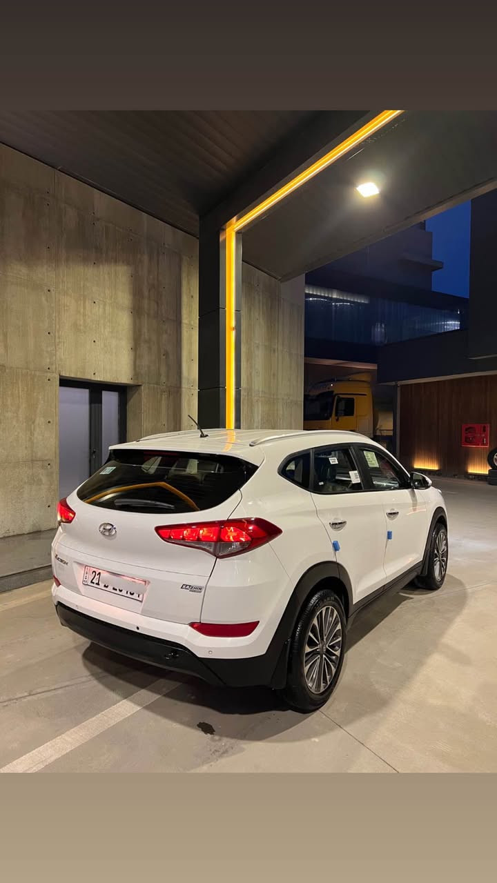 ‏Hyundai tucson 2018 
 🔹خليجى 📦
🔹مواصفات کۆری (ڤۆلیۆم سەر سوکان ، دەسک ستیل ، ئاوێنە ئیشارەت ، کامێرا حاسە ، کامێرا …….
🔹بێ بۆیاخ بێ سارد  
🔹گير و مه كينه ى نه كراوه ته وه به شه رت 
🔹سه نه وى و ره قه مى تازه يه 
🔹سعرى 186$ معامه له 
🔹ژ.م *********** السليمانية, العراق
