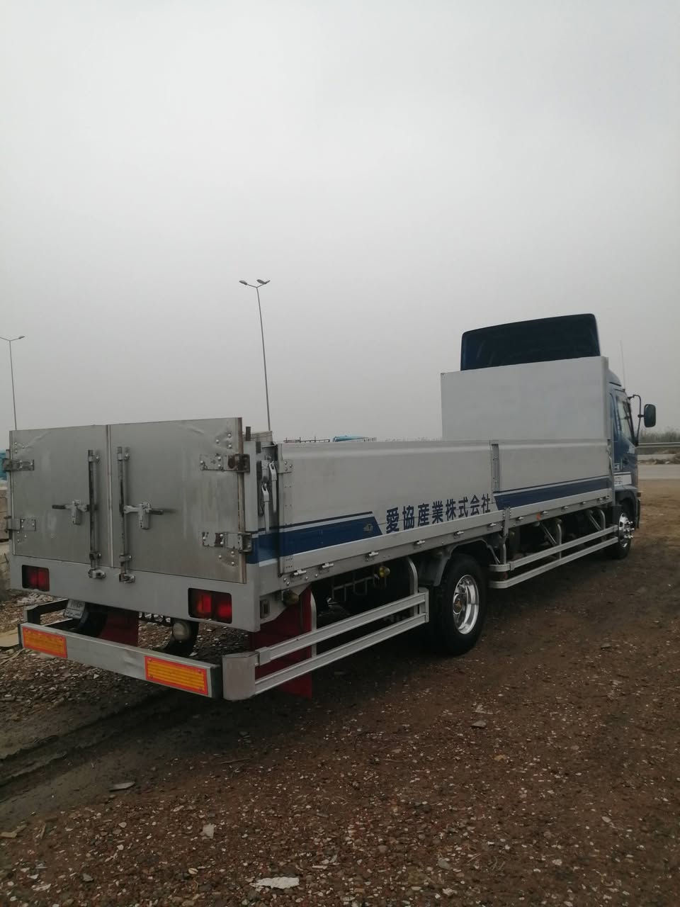 سلام عليكم هينو شيطان للبيع موديل 23 دخول جديد مكينه 5 سوبر طول سته وربع كاعيت البدي حديد تخم تاير السياره جديده مكفوله العنوان واسط الصويرة ***********
