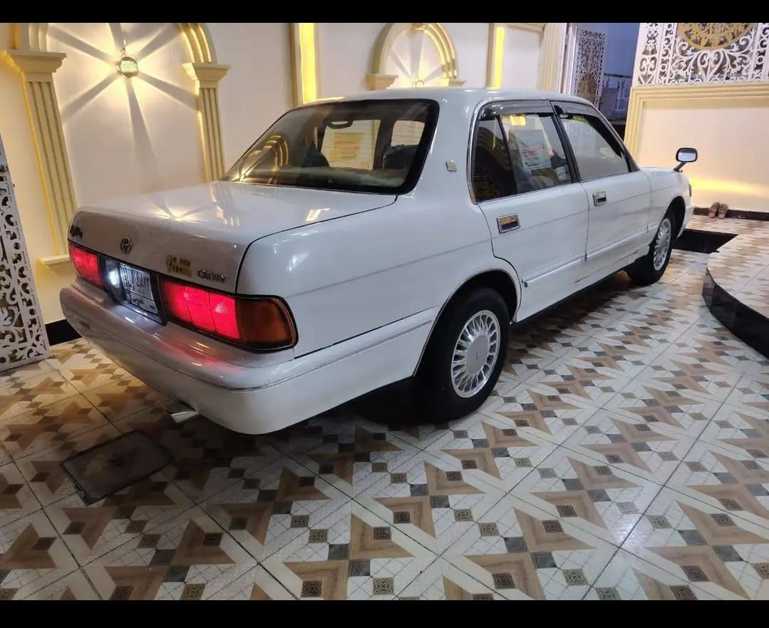 ارنب كراون موديل 1991 نظيفة وحلوة ومرتبة رقم نجف مداور باي وقت تريد ..
السيارة كير ومكينة توني شادهن ماصارلهن اسبوع حدادية من الطول للطول ..تخم تاير جديد توه مشدود جاهزة ..السعر 58
للتواصل: 
***********
