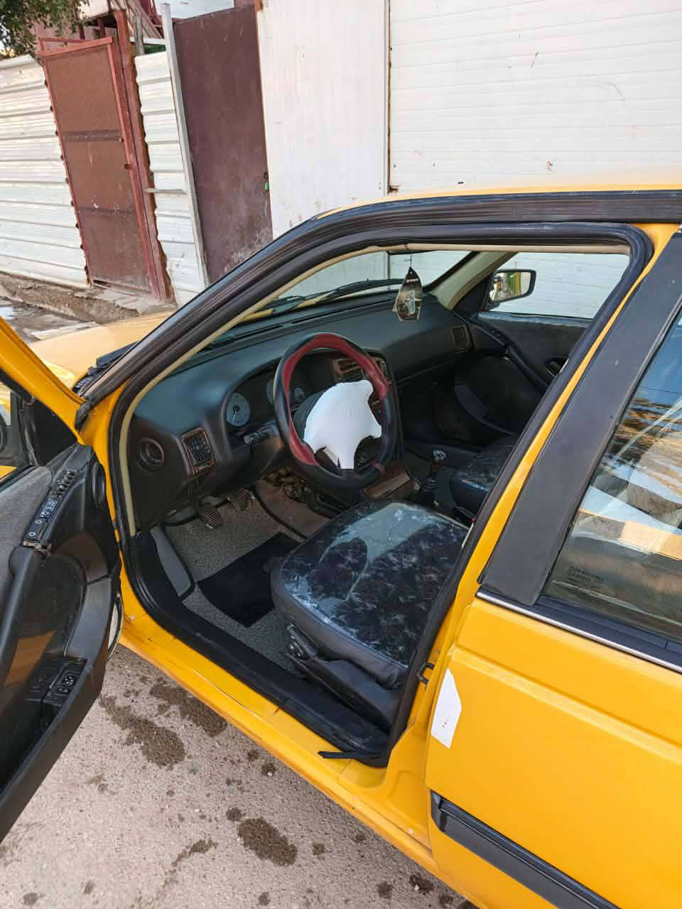 سلام عليكم بيجو بارص 2015 نضيفه فقط بس الكشر بي جراد يرادله بوليش ول دوسات بيهن خياس السعر ب 42 وبيه مجال للشراي هيه وغرامات مصفره مكان بغداد التاجي ***********./اذا اكو مراوس بسايبه12 ويطي فرق عادي
