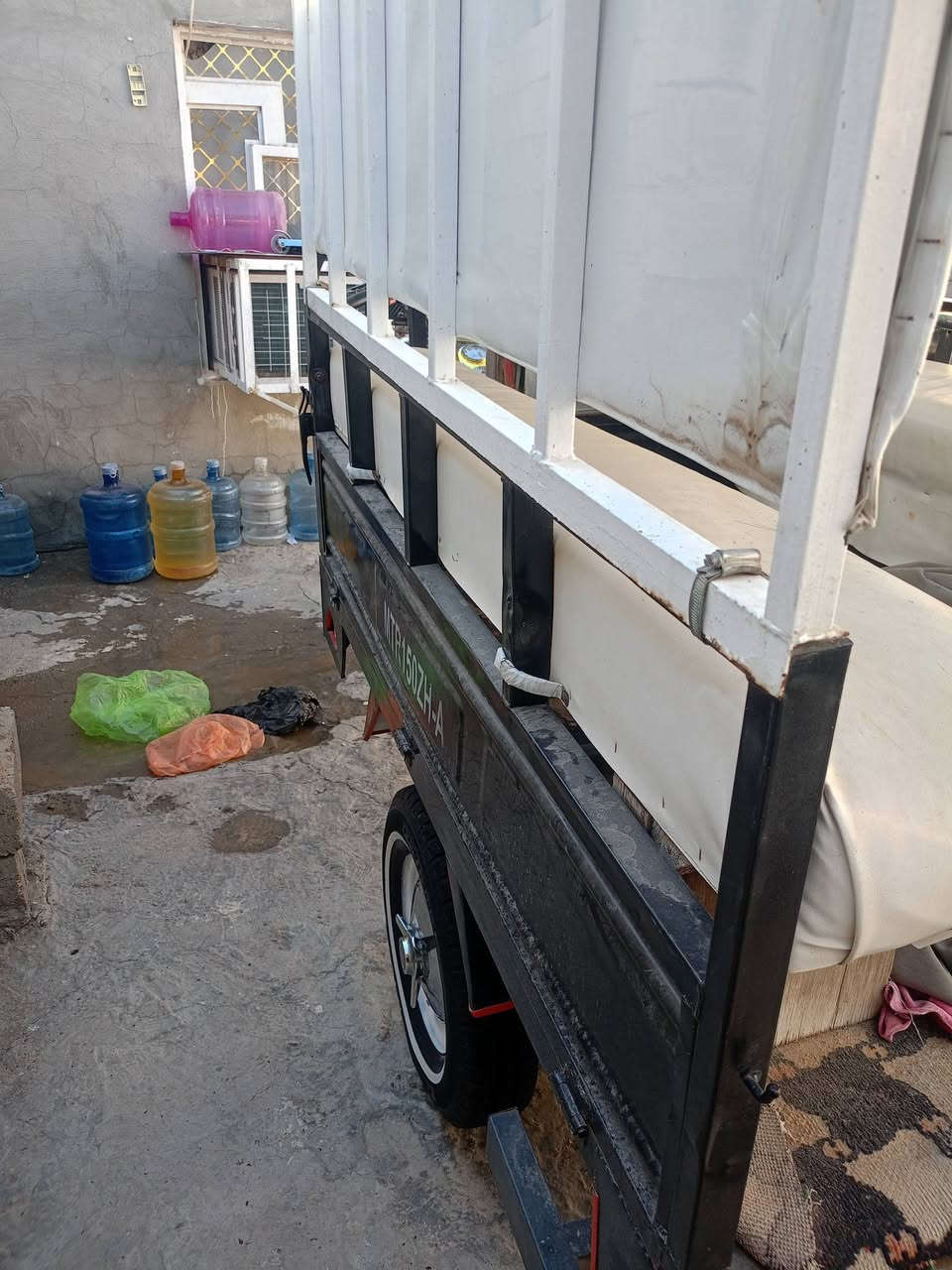 ستوته ام تي ار للبيع مقفوله شاصيها رقبه محركها مفتوح مره واحده والباقي كفاله اربع تايرات شوبلس كامله ستوته تنباع والسعر اتصل بخير وتدلل ***********
