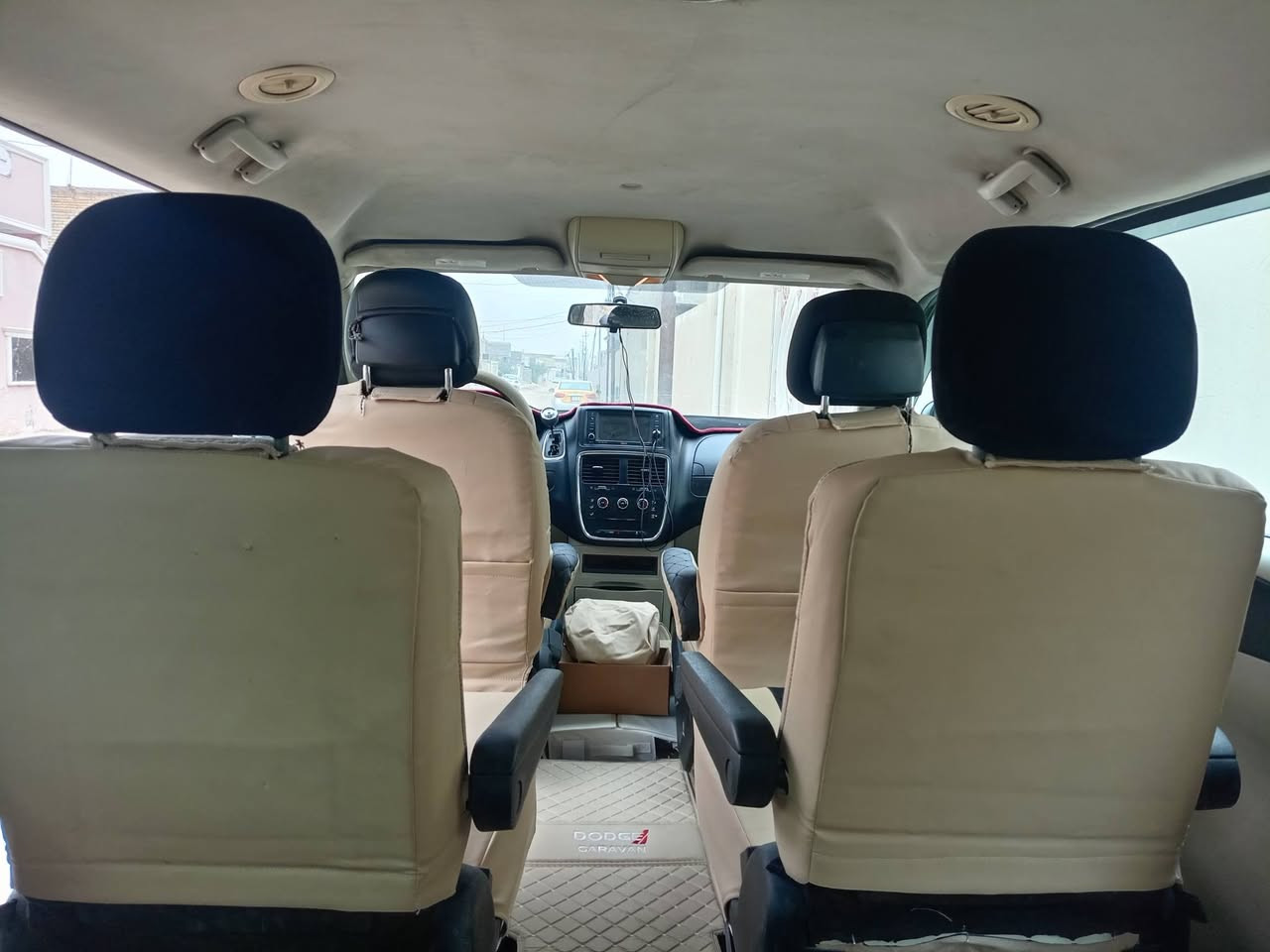 _بيها طخات بسيطة في الجانب اليمين والدعامية الخلفية
_كشن سياحي منفصل ٧ راكب 

_منضومه عاز ٨٠ لتر 

_الحدادية جيدة 

_المحرك والكير جيد 

_ رقم بغداد بأسمي السنوية جديده مشروع وطني مداور ثاني يوم 

_ السعر 133 ورقة وبيها مجال حك الجية 

_مكاني واسط الكوت مركز المدينة 
الرقم : ***********
          ***********
