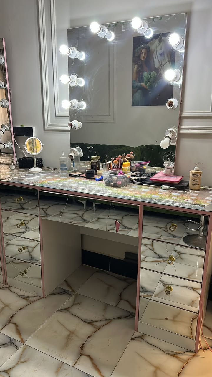 ميزين للبيع السعر 350 مكانهن في الجزائر قرب مستشفى الموسوي للاستفسار اكثر ***********
