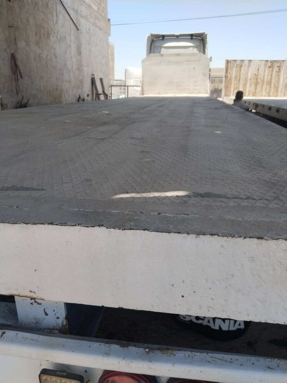 عربانه المانيه سيكام الطول 12 ونص أربع محاور شاصي مكفول جاهزه للعمل العنوان حله شارع 80 اتصال ***********
