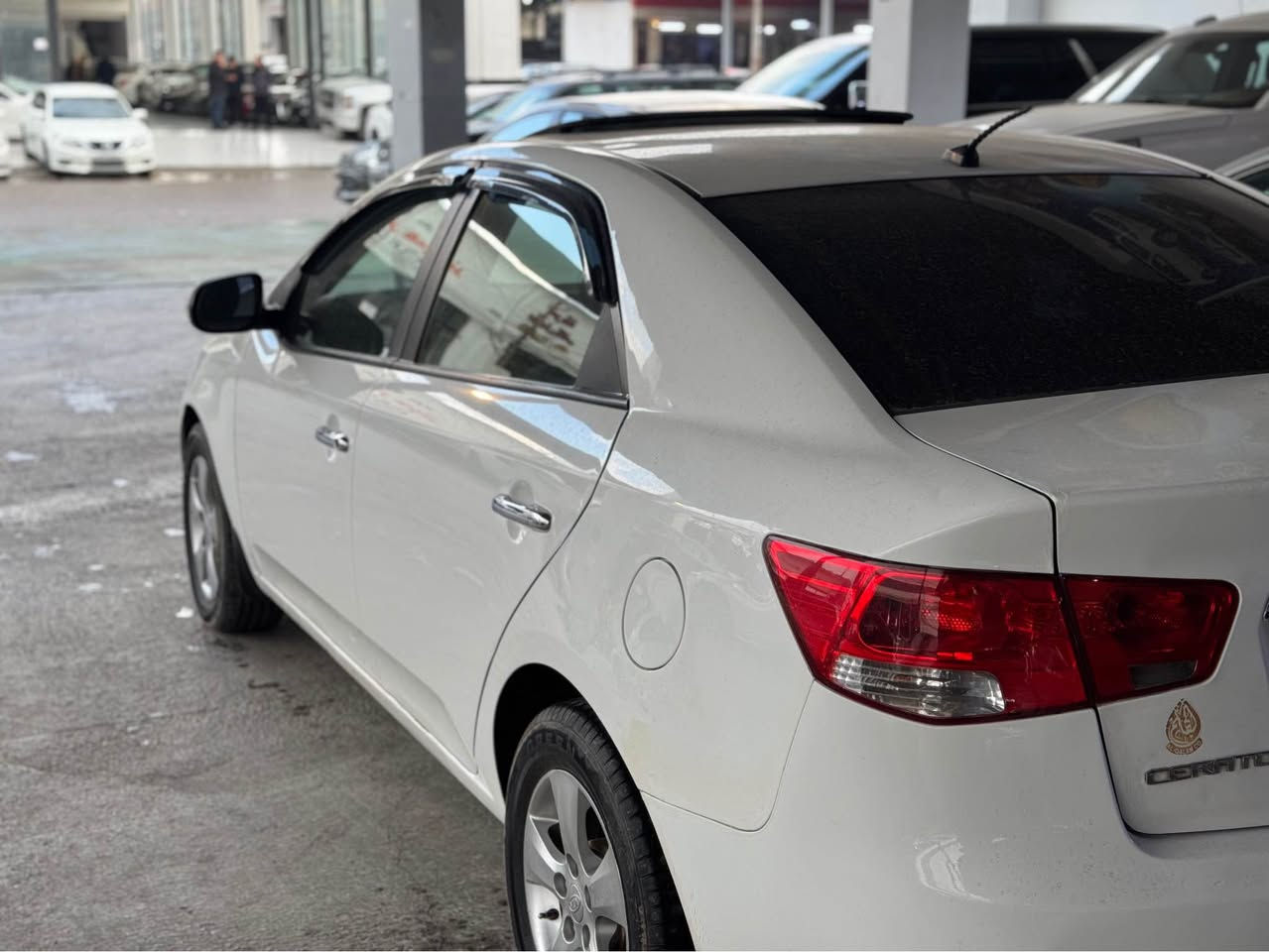 سلام عليك كيا سيراتو ٢٠١٣ 
فول مواصفات 
محرك كبير دوش 
مواصفات خليجي 
رقم سنوية كل جديد 
سيارة ٣ قطحة مصبوغ 
ضربة شوية خلفي 
كيرمحرك تاخم تيارات كل جديد مابي دينار مصرف 
سلايت كير توماتيك  او عادي ٣ كير 
فول فول بدون بصمة 
مكان اربيل  
رقم موبايل :*********** 
سعر :١٠٣ شوية مجال 
عندي فايبر و واتساب 

کیا سیراتۆ 
مۆدیل ٢٠١٣ 
فول فول مواسفات تەنها بەسمە نیە 
گێر تۆماتیکە سێ گێرە سلایتە 
رەقەم سەنەوی تازەیە 
غرامەیی لەسەرنیە
٣ پارچە بۆیاخە پێشی کەپسە 
تەنها دواوەی تۆزەک ليدرانی هەیە 
لەهەولێرە سەیارەکە 
تەقەو رەقەی نیە جاهیزە سەیارەکە 
رەقەم مۆبایل :*********** 
ڤایبەرو واتس ئاپی لەسەرە 
نرخی :١٠٣ وەرەقە مەجالیکی کەم أربيل, العراق
