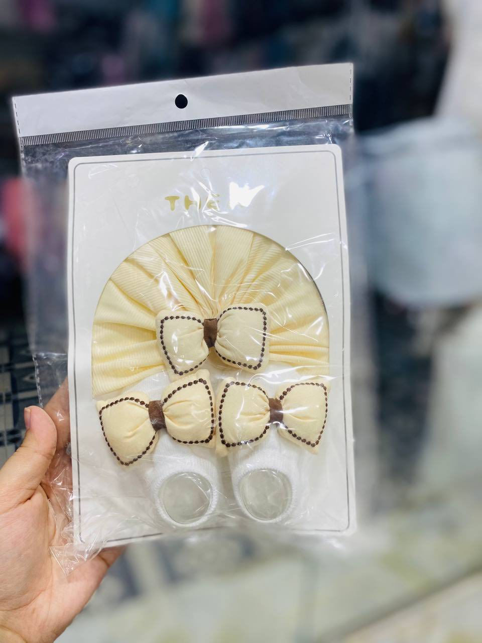 تكمل كشخة العيد والمناسبات بهذا السيت الكيوت🎀 🌸
توربان ناعم ميوُجع الرأس، وجواريب بناتية تخبل
لأن تفاصيل بنوتج تهمنا، جبنالكم هاي القطع المميزة✨🤰
💰سعر السيت 5 الاف
 توصيل داخل ديالى ولكل المحافظات 🚚
سعر التوصيل ديالى 3 بغداد وباقي المحافظات 5
📍#اليمان_بيبي/ديالى بعقوبة الرحمة قرب المنتزه
للطلب والاستفسار راسلونا ع الخاص
واتساب:***********⁩⁩⁩⁩⁩⁩⁩⁩⁩⁩
