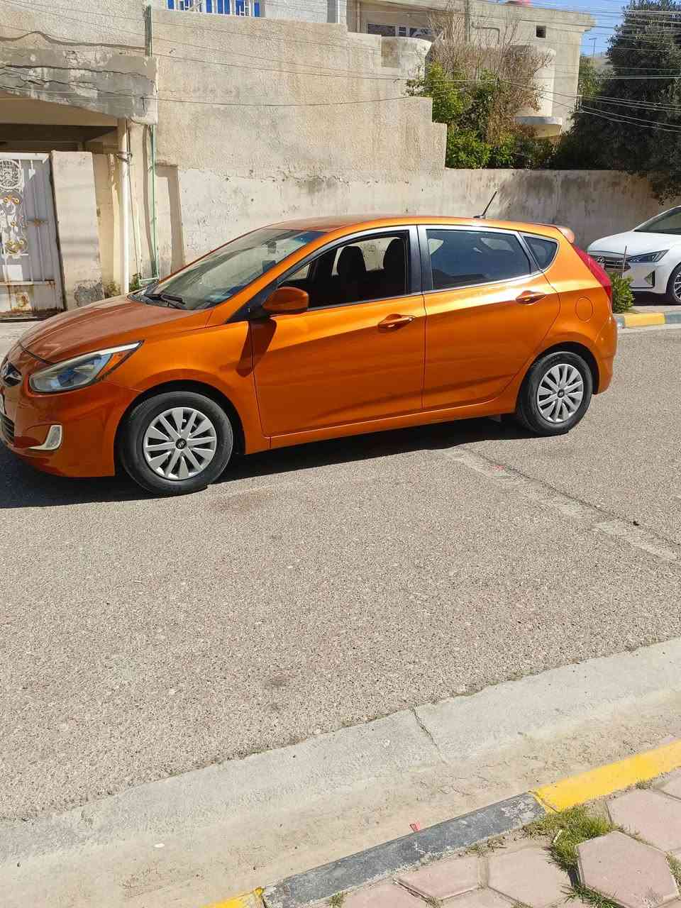 السلام عليكم 

هونداي اكسنت 2016 
للبيع او المراوس 
وارد امريكي كلين تايتل فقط بيها جاملغ وباب صبغ بالعراق اثر شخوط 
رقم بغداد حرة 
سيارة جديدة ماشية 60km 
بيع او مراوس 
واسط الكوت الهورة 
السعر 112 وبيها مجال للطيبين 
رقم الهاتف ***********
