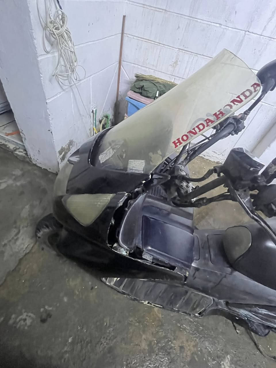 السلام عليكم سلفر ونج 400 مكينه مكفوله تنقيص تبخير نضوح جيب فيتر وفحص كفرات نضافتهن 50‎%‎ وبجم يرادله تطبيك لان دراجة نكلبت فقط دراجة شلعه ومعدله ترايك لشمال كهربائيات كله شغاله شاحنه USB جهاز جي بي اس حماوه انساها جنطه اصليه دراجة نكره بكل وقت دهن موريس مي اخضر بلمختصر ليدور كفر ليجي ليدور مكينه مكفوله ومال كراب خل يجي وجيب فيتر مكينه مكفوله سعرها مليون و700 وبيه مجال مكاني بوب الشام استفسار اكثر ***********
