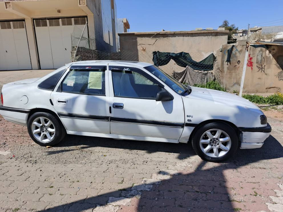 ئۆپڵ ڤیکترا مۆدیل 1991 مەکینە 20 گیڕ و مەکینە بەشەرت مەکینەی ئەوروپی بۆ بەستراوە ئیفرۆ کەپس سەنەوی وەکالەیە ویلی ئینفنیتی لە ژێرە ویلو تایەی خاوێنە سەیارەیەکی بەکێشە تەقەو ڕەقەی نیە زۆر توندو تۆڵە لایت زینۆن نرخی 16 وەرەقە و معامەلە شوێن کۆیە *********** كويسينجاك, أربيل
