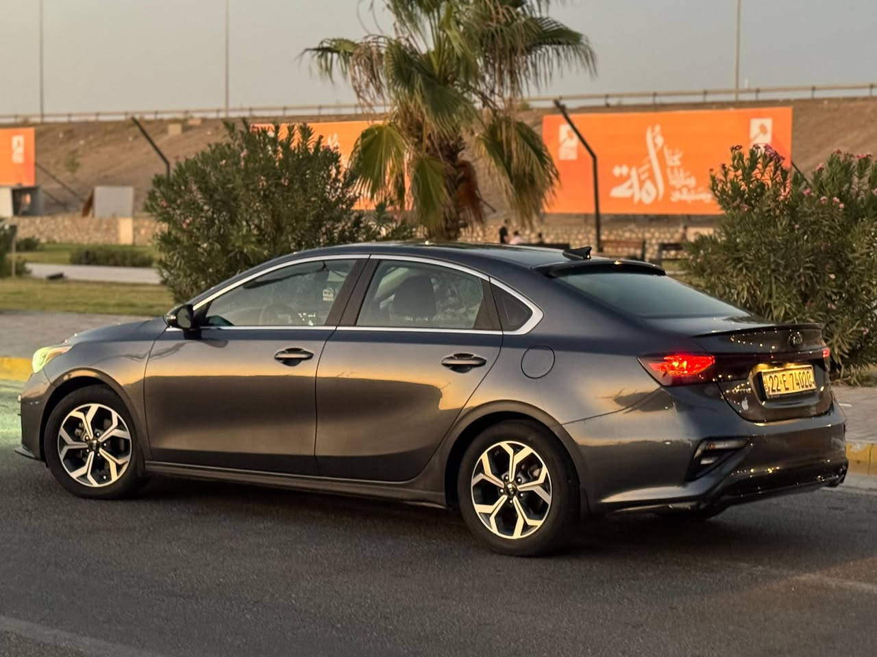 فورتي 2020 لون فيلي
حادث : بنيد مبدل ومصبوغ 
وصار عندي بيها بالعراق باب صبغ وبارد جاملغ خلفي وبارد باب خلف السائق
محرك 2000 دوش 
ماشية ( 115 الف كيلوا ) 
محرك كير كفاله بانزين كله محسن ودهن اصلي 
مواصفات EX  المعروفه 
تحديد مسار - مانع اصدام - شحن واير لس - اشاير بلمري 
تبريد قطعتين - تدفئه كشنات وستيرن - شاشه كار بلي 
بأسمي تحويل  
السعر : 130
متواجد ع الرقم : ***********
