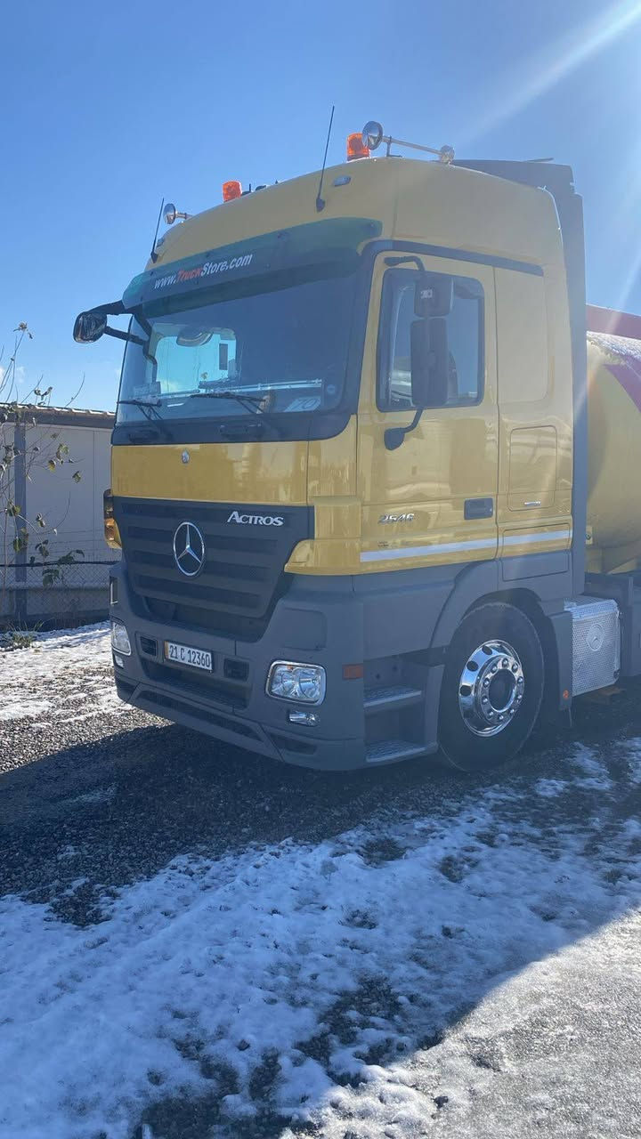 للبيع مديل 2006 بدون قطره صبغ بس رتايدر مابيه رقمه سليماينة شرط التحويل السياره فول نضافه قماره شاصي كله نضيف و مكفول سعره3دفاتر و65ورقه وبيه مجال مكان السياره سليماينة لاستفسار ***********
