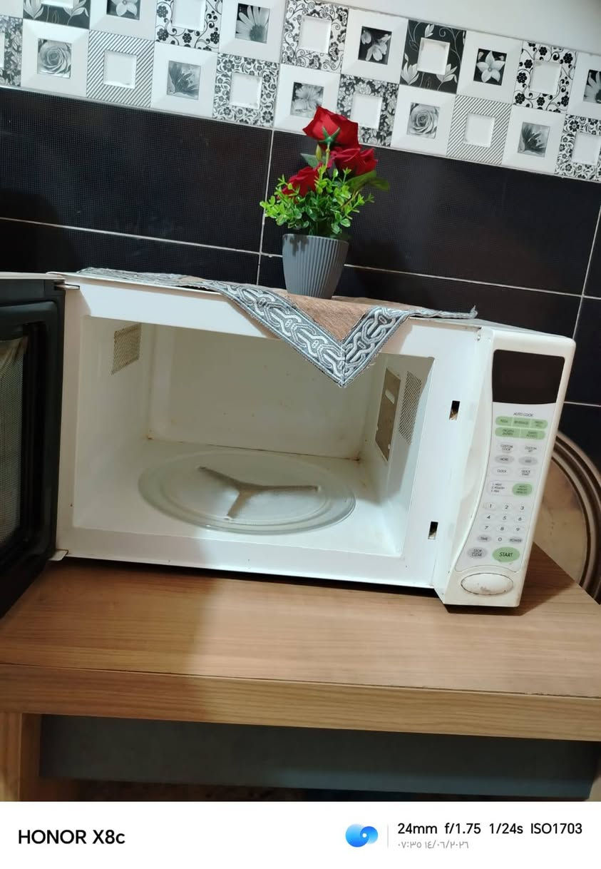 مايكرو  الحجم الكبير وباب اول السعر 60
وبراد ماء نوع ميديا بارد وحار السعر 80
 موجود توصيل ابكروه


**إذا كنت صاحب هذا الإعلان وتريد حذفه لأي سبب، رجاءا أرسل رسالة إلى الدعم الفني**