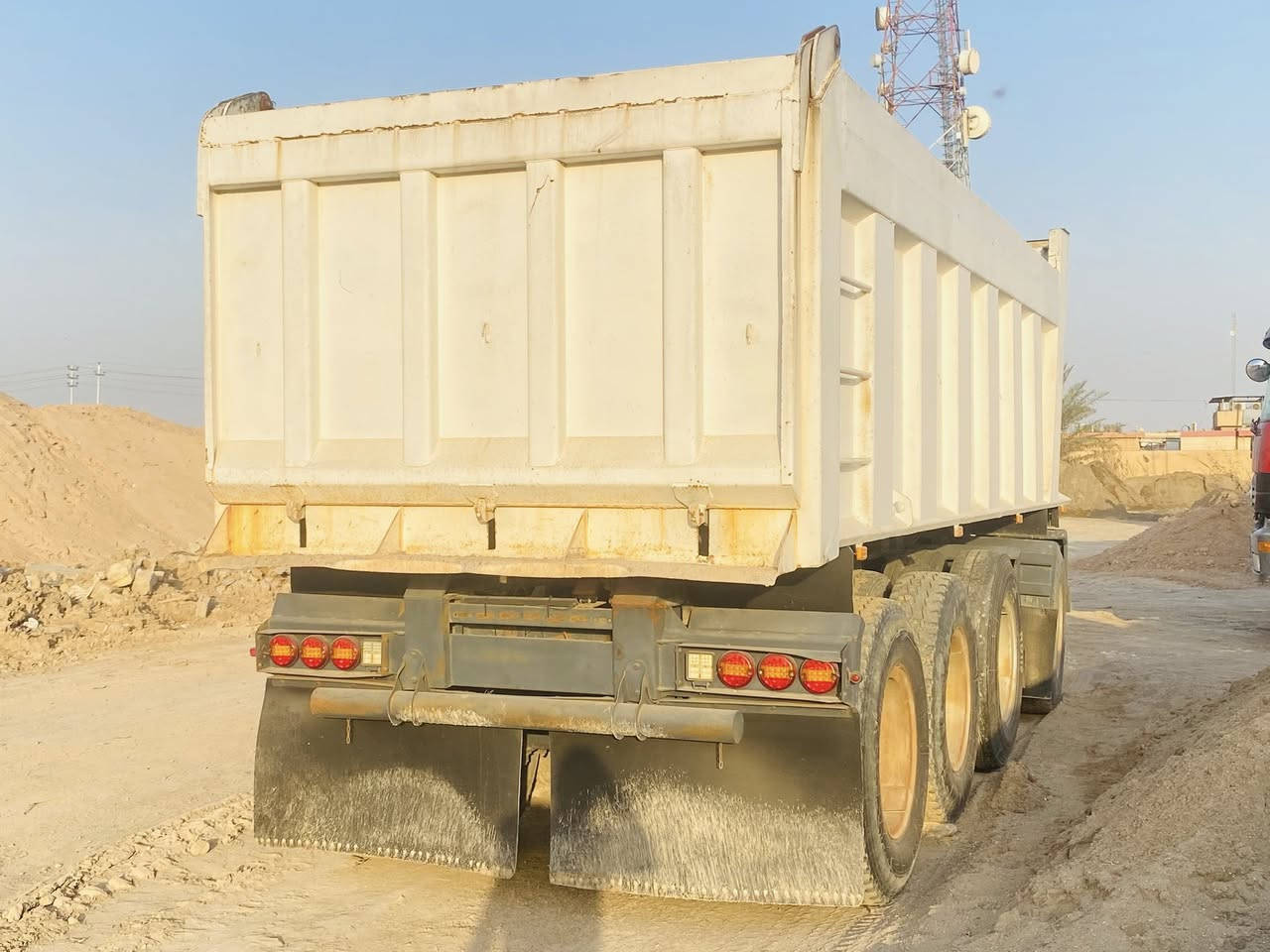 سلام عليكم مقطوره للبيع بل شكل انضف من الصوره سعر 150 وبيها مجال اتصل ***********
