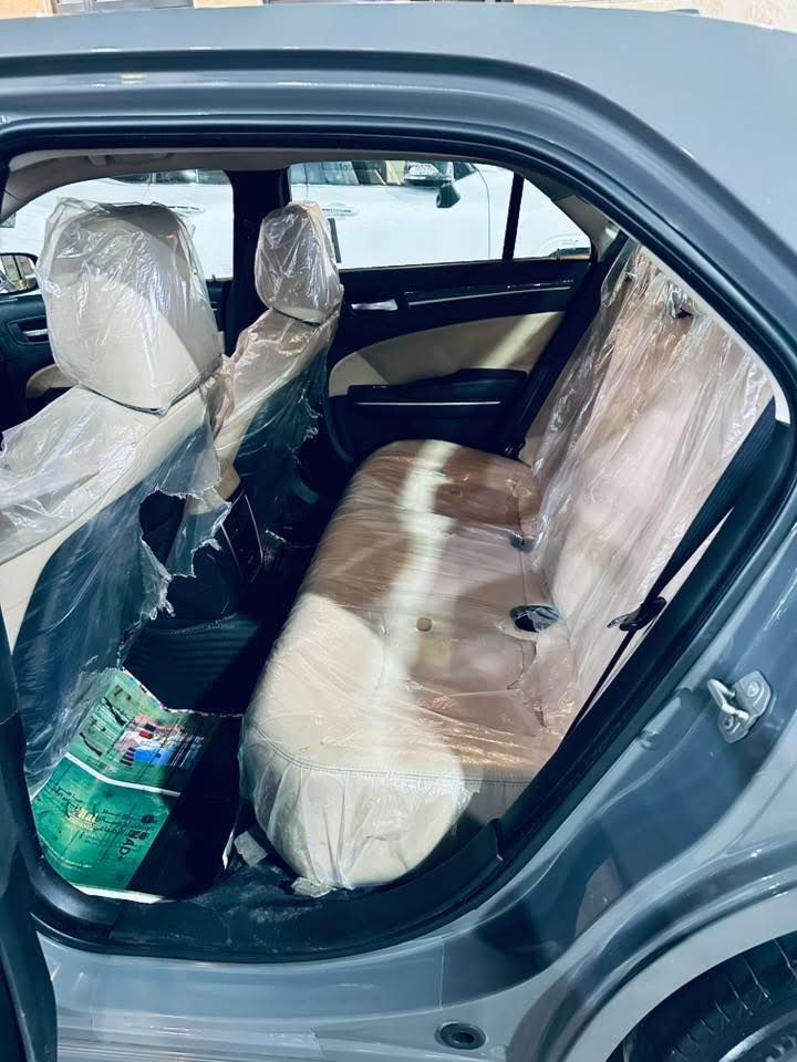 سلام عليكم أوباما موديل2019 ماشية120 حادث خشم جاملق فقط   *********** مكان بغداد  لعبيدي غير متواجد على الفيس  تصال فقط￼
