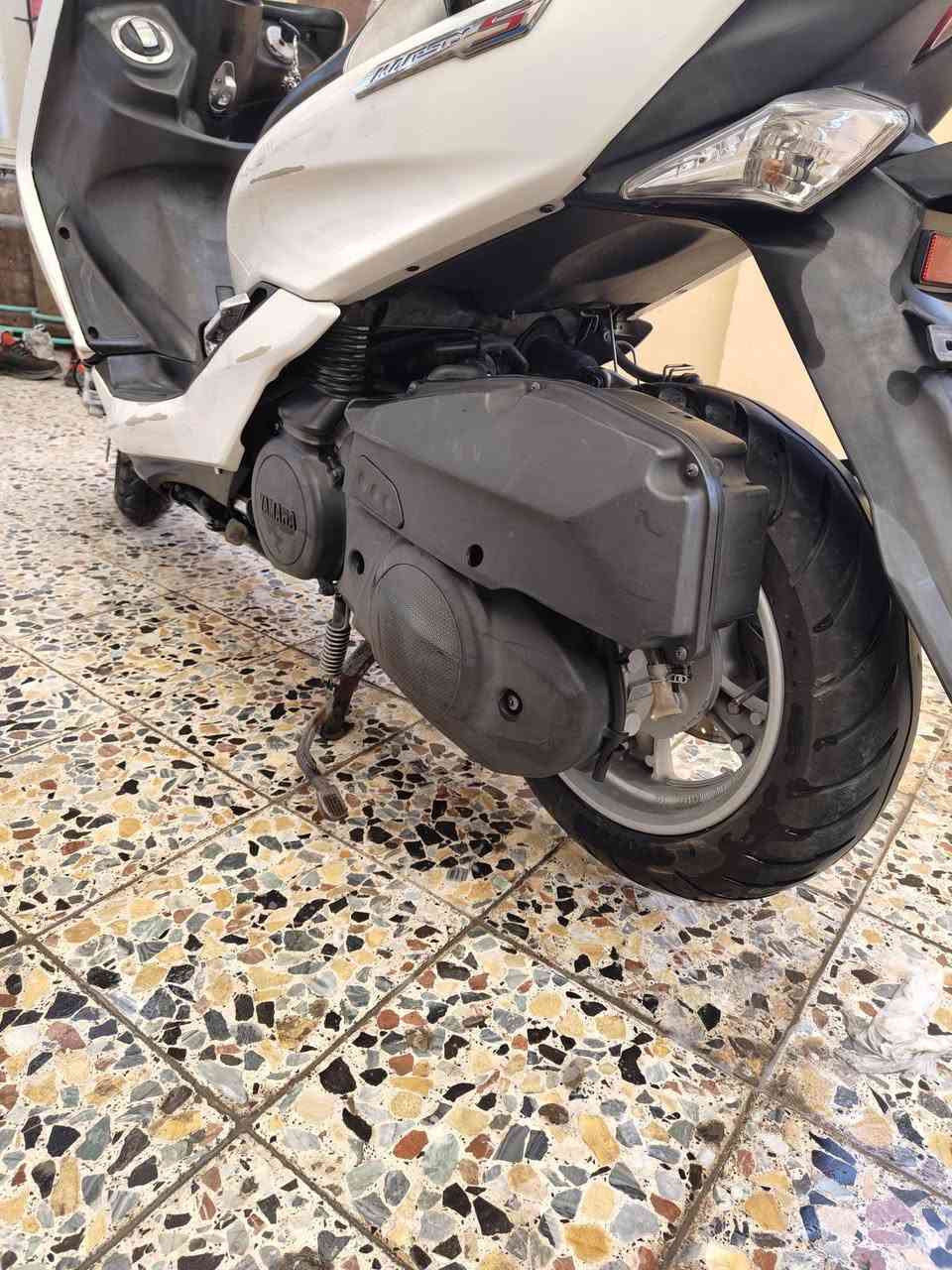 السلام عليكم و رحمة الله
ماجستا اس لون ابيض محرك 155cc 

الدراجة نظيفة من ناحية المحرك و مريحة جداً بالمشي 

كفراتها بلادية بيها شخوط و ملاحظات بسيطة 

الدراجة استعمال يومي لا شغل ولا دلفري 

 قبغاتها نفخ 
السعر المطلوب مليون و 350
للاستفسار الاتصال عالرقم ***********

