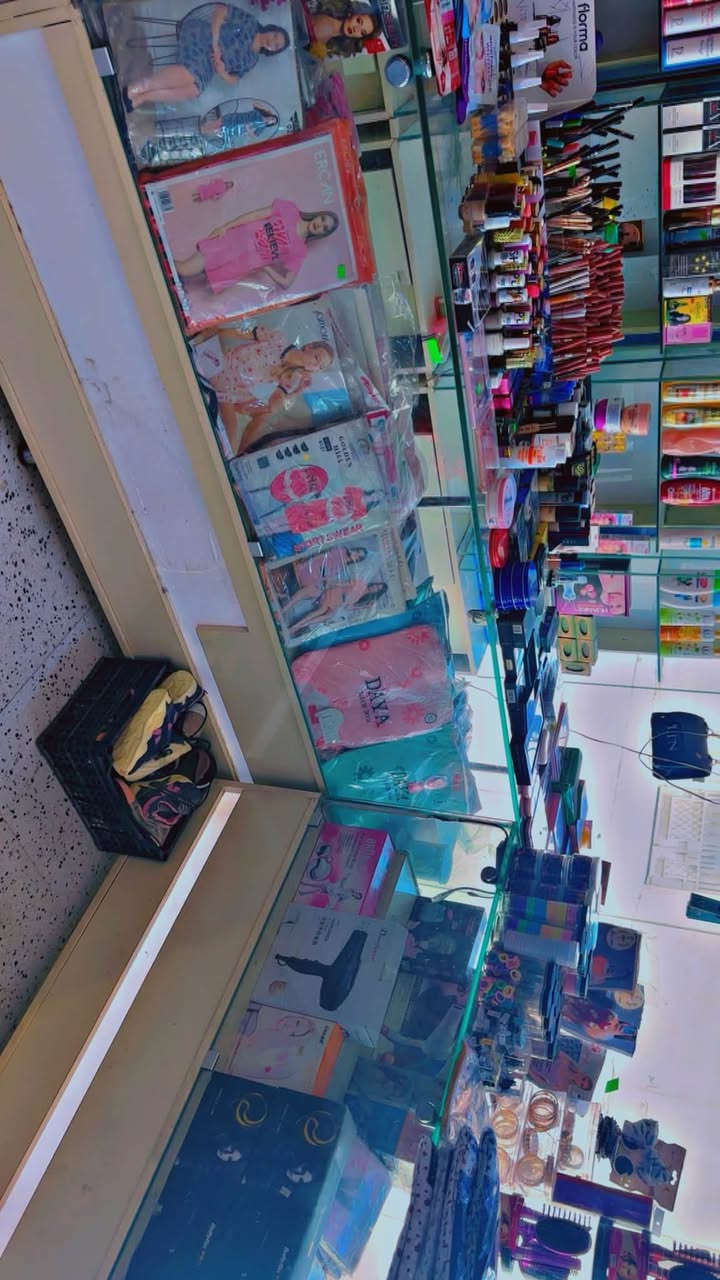 للبيع ميز قياس ٧ أمتار وعشرين سم مكاني حي النصر *********** السعر ٢٥٠ وبيها مجال قليل
