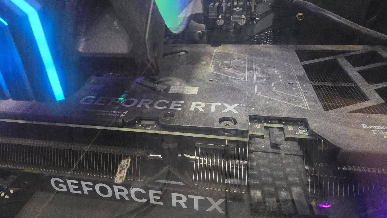 حاسبه pc مخصصه للالعاب والمونتاج  فول مواصفات 1-cor i5 3900 gen9
2-ram 24 gb
3-gpu 4070 super 
4-mother board arus
5-gass coolent sys
6- powersuply 850 game max
7-case msi rgb 
8- hard ssd 1tb مع hdd 1tb
الحاسبه استخدام قليل للبيع كيس  فقط بدون شاشة 
مع الملحقات كيبورد ميكانيكي وماوس ميكانيكي 
السعر مليون و٤٠٠ وبيها مجال بسيط 
العنوان بغداد الدورة 
***********
***********
