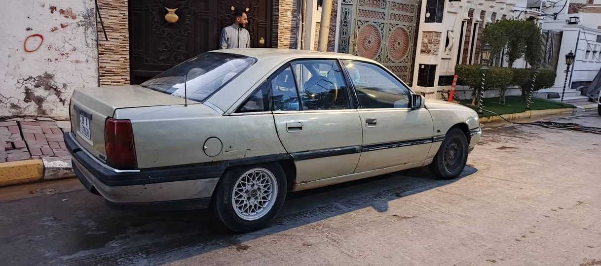 السلام عليكم جميعا 
من رخصت الادمن
اوبل اوميكا رقم انكليزي نجف بسمي 
موديل،1990 حي نزال عارظها 23 وبيها مجال حك الجيه
مكينه نظيفه كير جديد قبل 10 ايام شديته اكسل درايم شفتات جدد نقصها صدر امامي تعبان تايرات نص عمر 
سياره ترايك وين متريد مال عمل 
***********
***********
