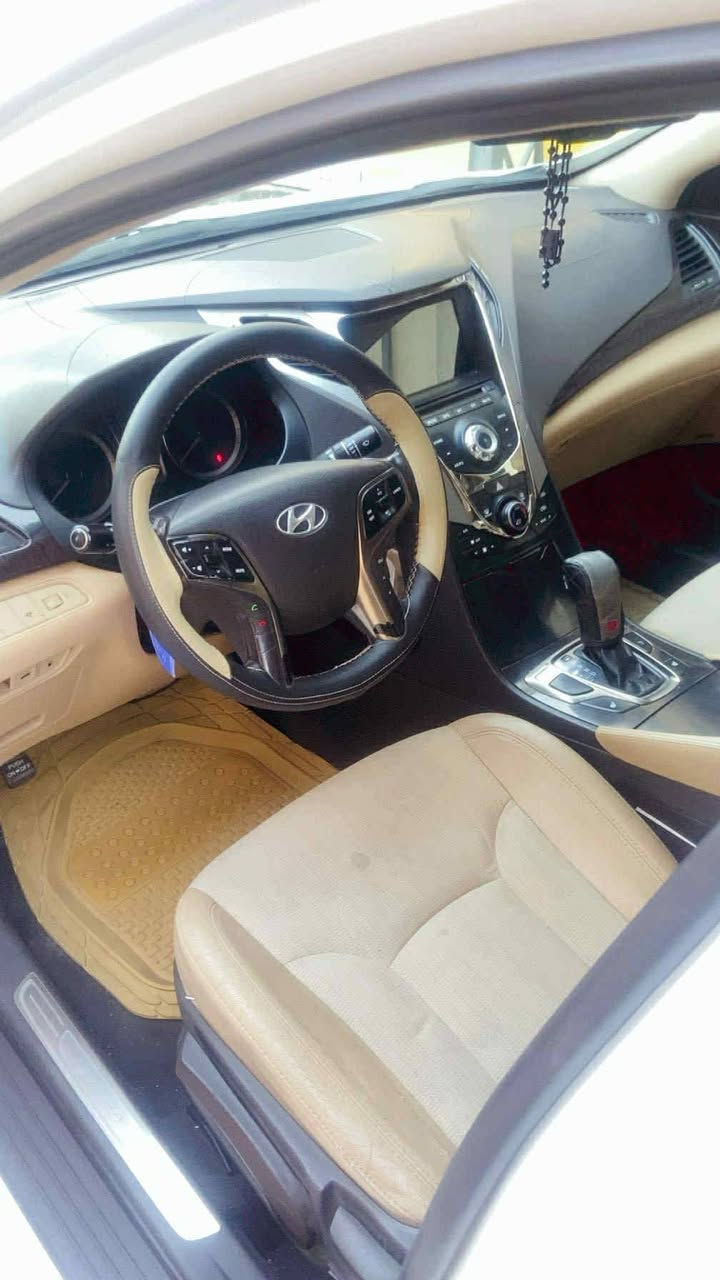 السلام عليكم ورحمة الله وبركاته
هونداي ازيره  موديل 2015خليجي.... موصفات
 فول   مكينه 6 سلندر 
سياره كفاله عامه  من فتح وتبديل شرط سياره عل وضع شركه من داخل وخارج تارايك زيرووووو مكينه وكير وحداديه وتخم تاير تبريد غرفه جديده الف ماذب عليه 
سياره نضافته 💯 بل 💯 جكد ما توقع نضيفه وجاهزه 
موصفات السياره
لايت زنون 100 واط عالي ناصي  
كشنات جلد 
تدفئه تبريد كشنات 
قطعتين تبريد 
تحكم كشنات منفصل بل ابواب 
تحكم  بيانو 
برده خلفيه كهربائيه 
بردات جانبيه خلفيه 
مري شفط نظام ترحيب 
عنده تقرب ناره داخليه 
فتح صندوق ذكي 
لدات امامي خلفي وبلو جكتور لد 
حساس امامي خلفي 
شاشه كامره خلفيه بلادي شركه 
تحكم ستيرن كهربائي 
نظام اصوات انفنتي 
لد مري جانبي 
حساس خلفي 
يدات نيكل إشارات ترحيب جانبي 
دمام خلفي كولتي عالي 
دبل كزوو خلفي 
ويل كب 19 كرؤم
----------------------------------------------------------------------------
السعر ١٣٣وبيه مجال كلش بسيط
مكان بغداد الزعفرانيه
***********
