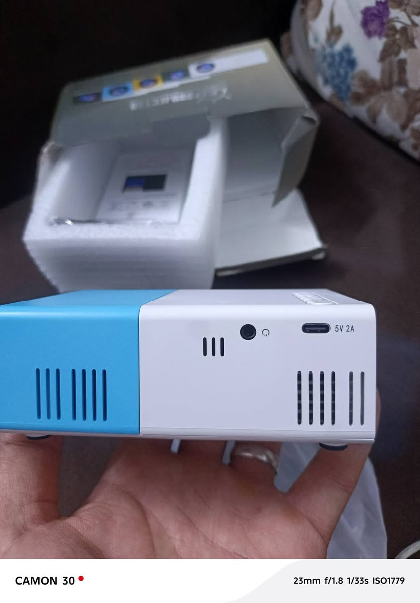 داتا شو صغير
موضح بالصور 
ملحقاته وحجمه موضح بالصور 
منفذ تشغيل تايب سي 
السعر 12 والتوصيل مجاني لك العراق


**إذا كنت صاحب هذا الإعلان وتريد حذفه لأي سبب، رجاءا أرسل رسالة إلى الدعم الفني**