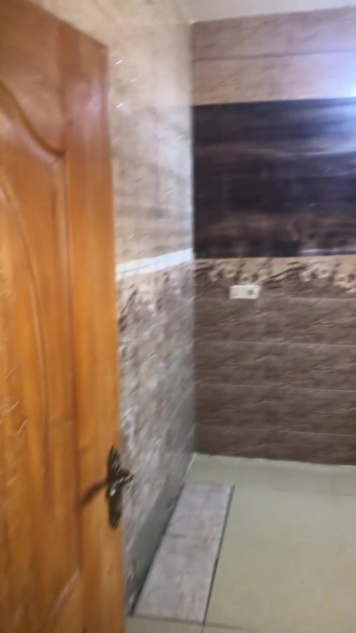 مشتمل للايجار في حي الخضراء طابق ثاني بناء حديث ١٠٠م ارضية بورسلين مشتملات سيراميك الاتصال *********** مباشر من المالك. فيديو للمشتمل في الصور.
