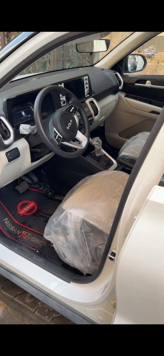 سلام عليكم للبيع سيارة كيا سونيت 2024 خليجي فول 1/1 ماشية 12 الف وقابل للزيادة بيه شخوط قليلة بالدعامية كلة بلادي برغي ممفتوح بية مكفولة كفالة عامه مكاني بغداد زيونة السعر 158 وبيه مجال جدا بسيط متواجد على الخاص


**إذا كنت صاحب هذا الإعلان وتريد حذفه لأي سبب، رجاءا أرسل رسالة إلى الدعم الفني**