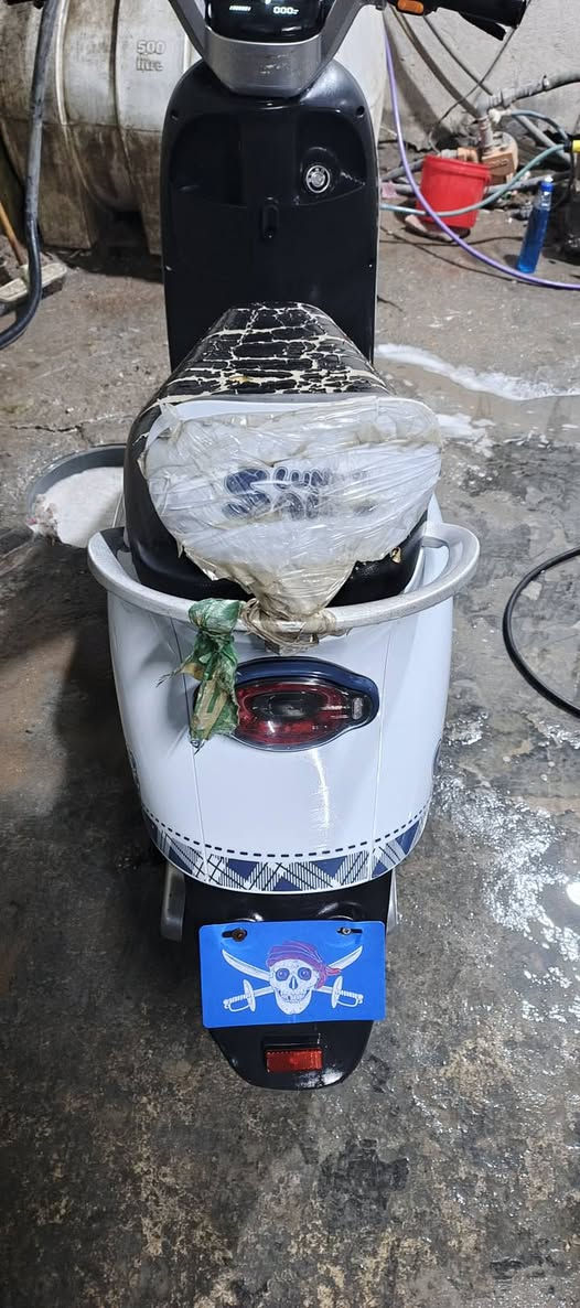 دراجه شحن للبيع خمس بطريات السعر ٥٠٠الف وبيهه مجال عنوان المحموديه ***********
